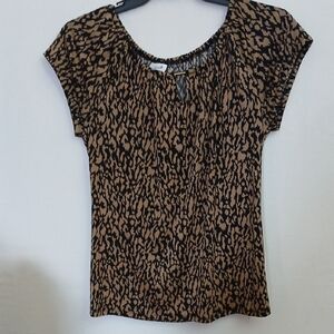 Chic Animal Print Blouse in Black and Brown